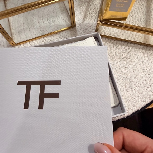 Tom Ford Beauty Faux Leather Pouch Ivory, NIB + Soleil Blanc EDP 7.5ml dapper - Picture 4 of 8